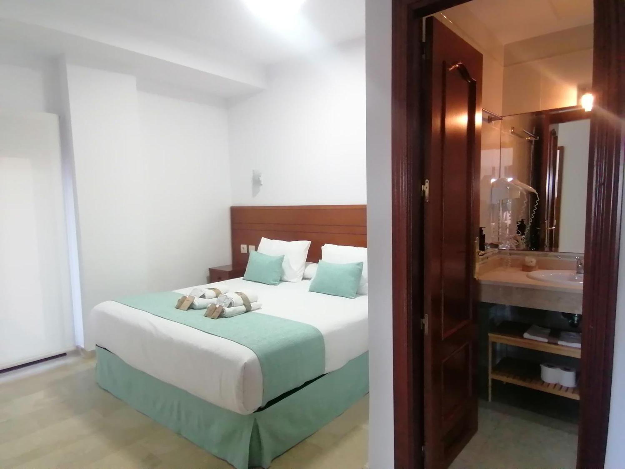 Cn-340 Suites Estepona Bilik gambar