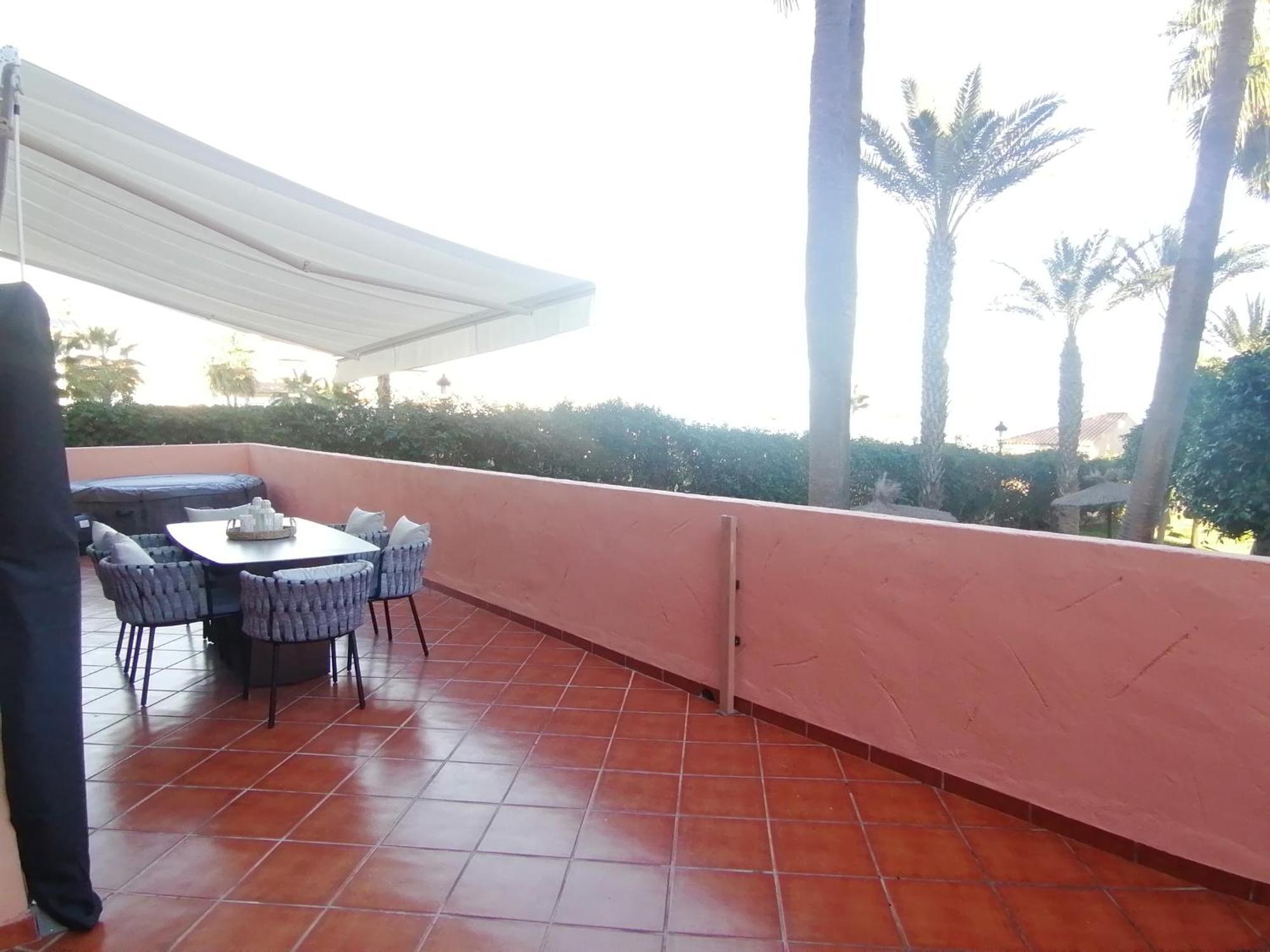 Cn-340 Suites Estepona Bilik gambar